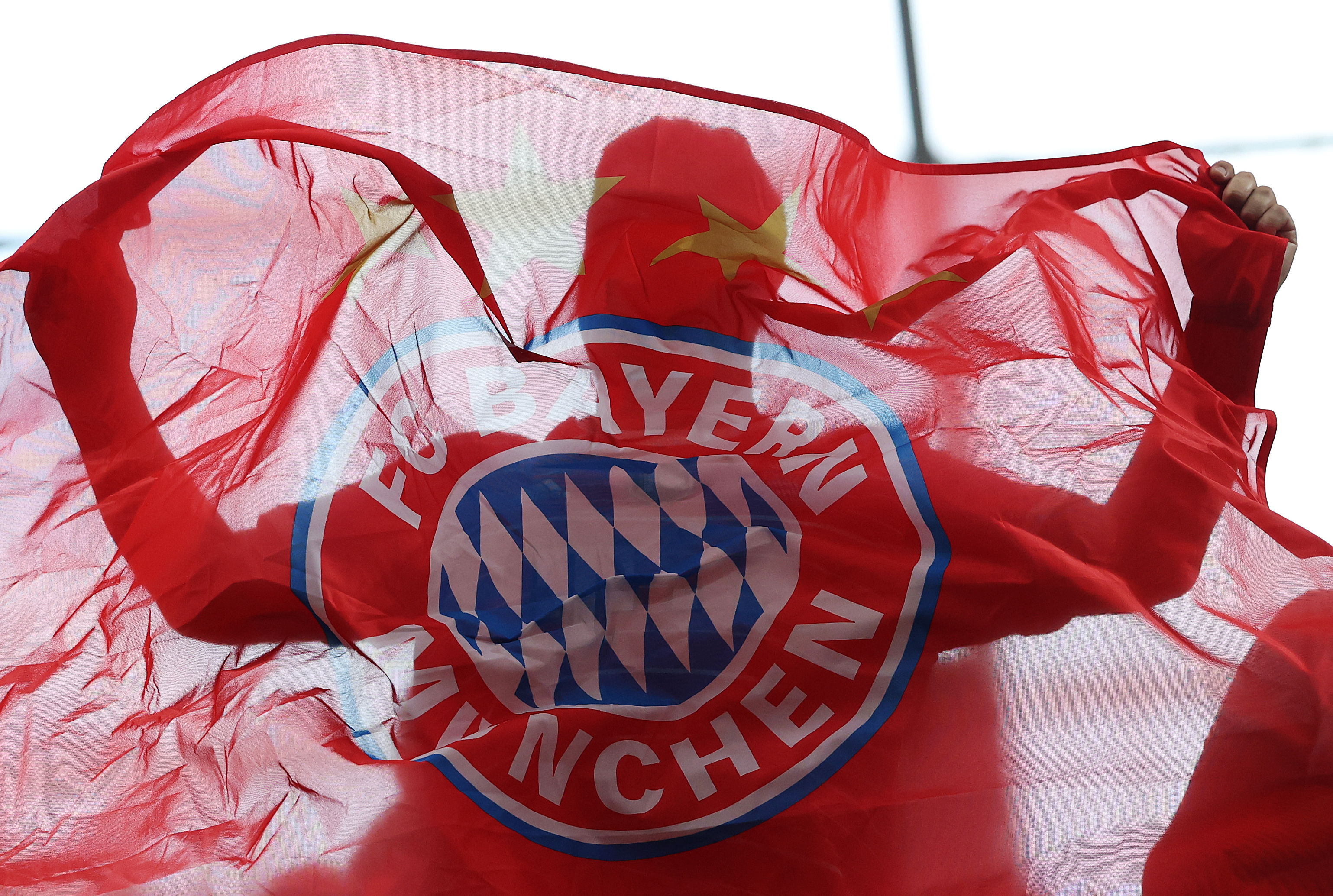 u8体育官方关于巴黎圣日耳曼训练开放日，窗口期队长鼓劲引欢呼，意大利杯在即，团队化学反应显著的信息